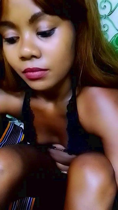 ameline1 live cam on Cam4