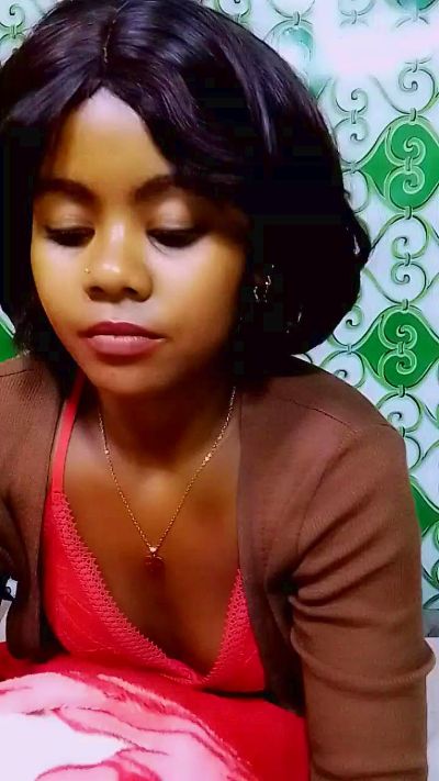 ameline1 live cam on Cam4