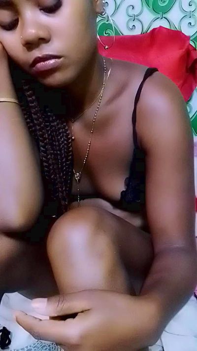 ameline1 live cam on Cam4
