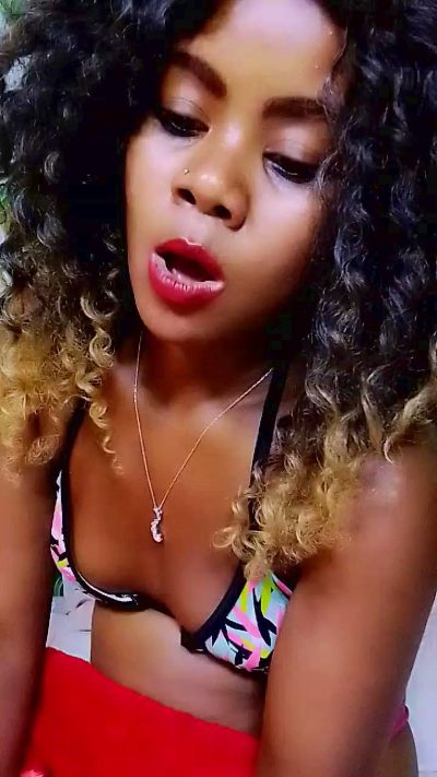 ameline1 live cam on Cam4