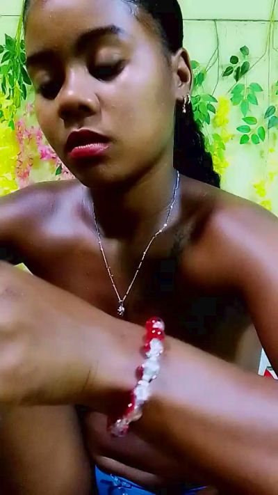 ameline1 live cam on Cam4