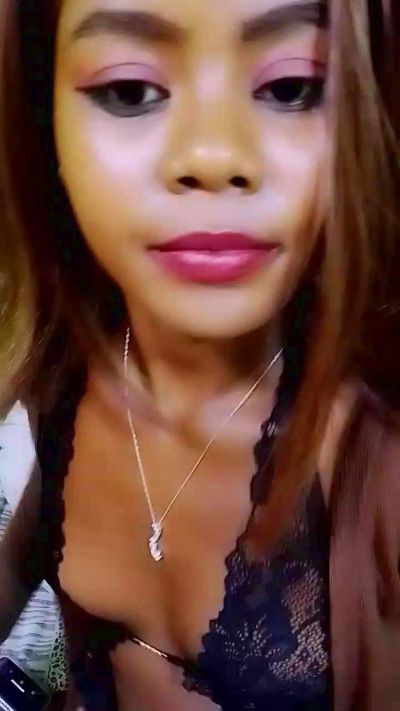 ameline1 live cam on Cam4
