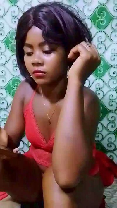 ameline1 live cam on Cam4