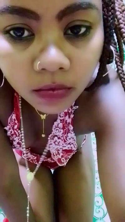 ameline1 live cam on Cam4