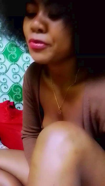 ameline1 live cam on Cam4
