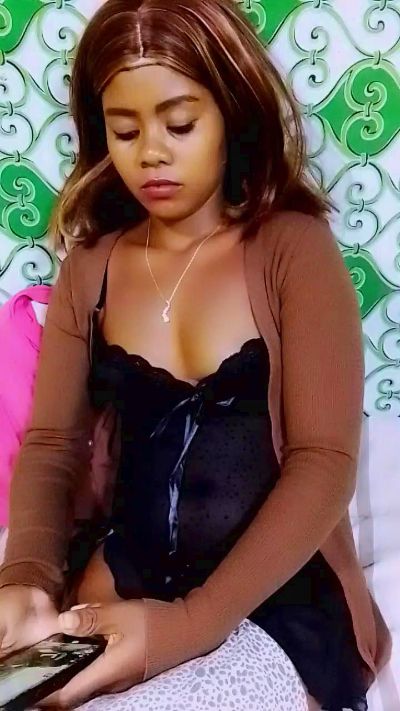 ameline1 live cam on Cam4