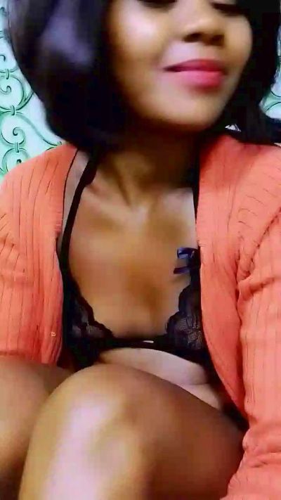 ameline1 live cam on Cam4