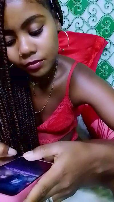 ameline1 live cam on Cam4