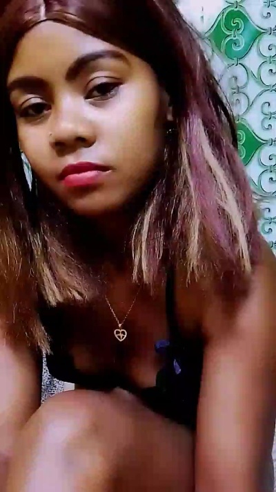 ameline1 live cam on Cam4