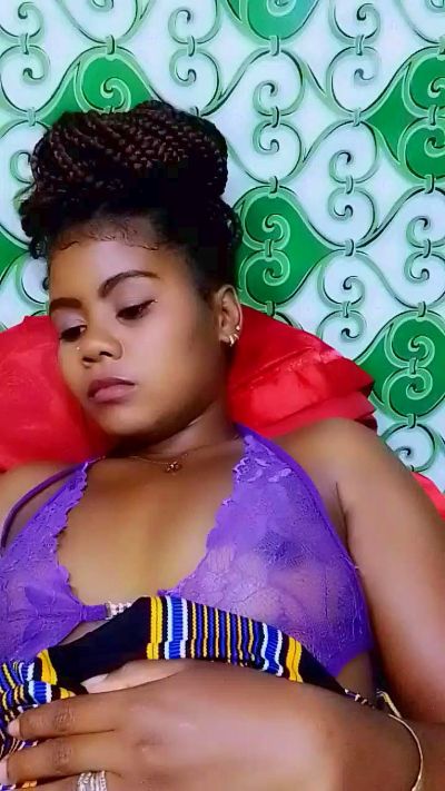 ameline1 live cam on Cam4