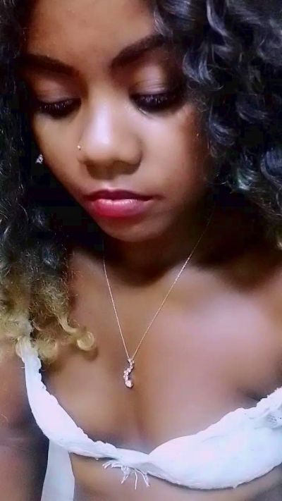 ameline1 live cam on Cam4