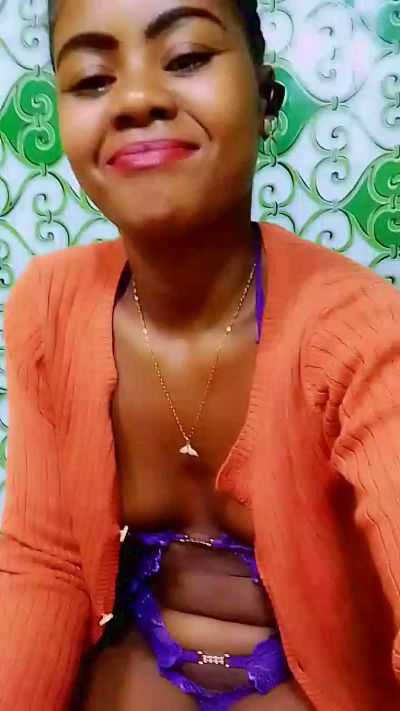 ameline1 live cam on Cam4