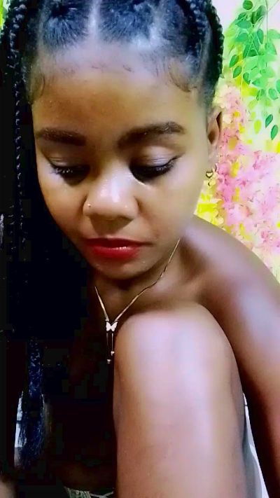 ameline1 live cam on Cam4