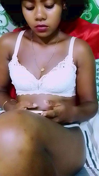 ameline1 live cam on Cam4