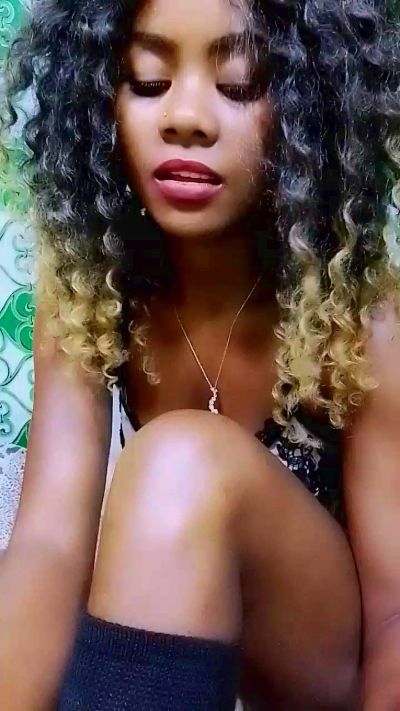 ameline1 live cam on Cam4
