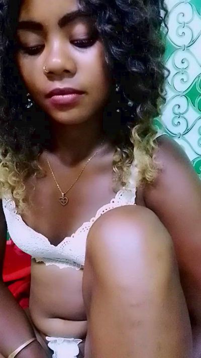 ameline1 live cam on Cam4