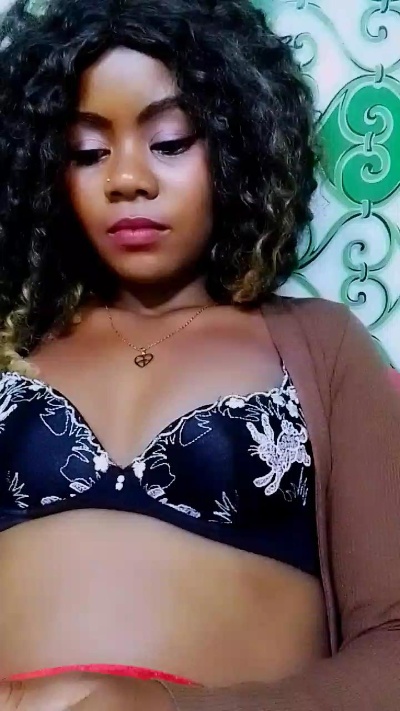 ameline1 live cam on Cam4