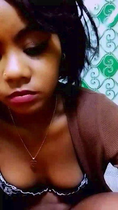 ameline1 live cam on Cam4