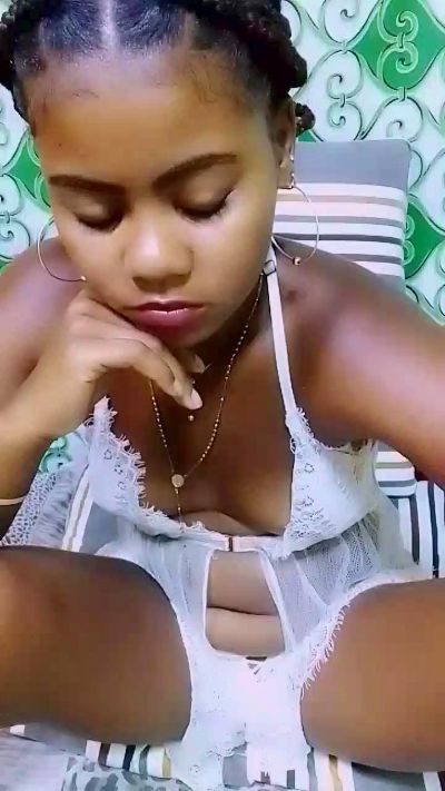 ameline1 live cam on Cam4