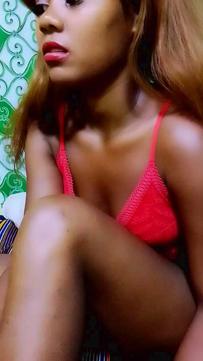 ameline1 live cam on Cam4