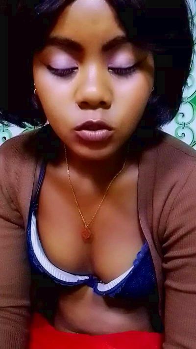 ameline1 live cam on Cam4