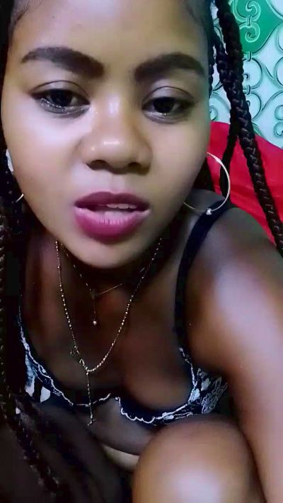 ameline1 live cam on Cam4