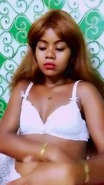 ameline1 live cam on Cam4
