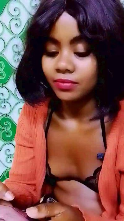 ameline1 live cam on Cam4