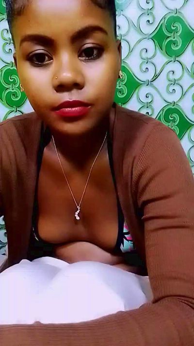 ameline1 live cam on Cam4