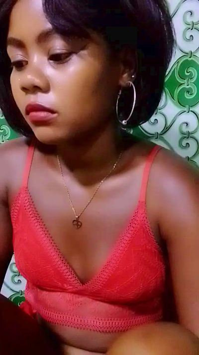 ameline1 live cam on Cam4