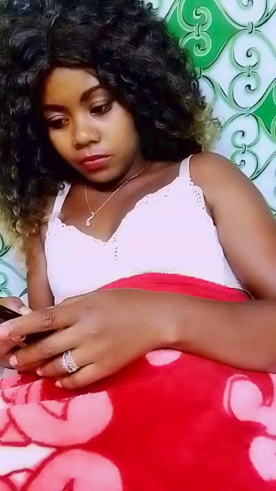 ameline1 live cam on Cam4