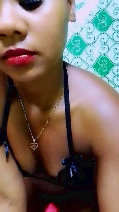 ameline1 live cam on Cam4