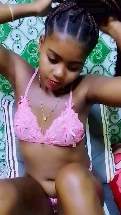 ameline1 live cam on Cam4