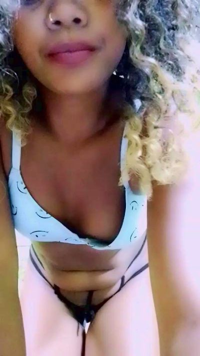 ameline1 live cam on Cam4
