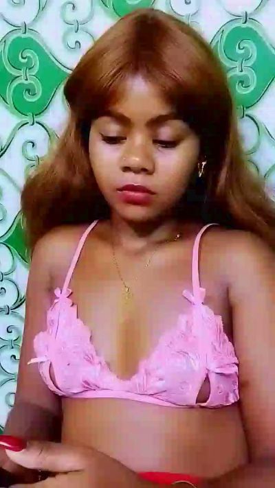 ameline1 live cam on Cam4