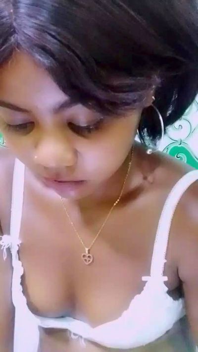 ameline1 live cam on Cam4