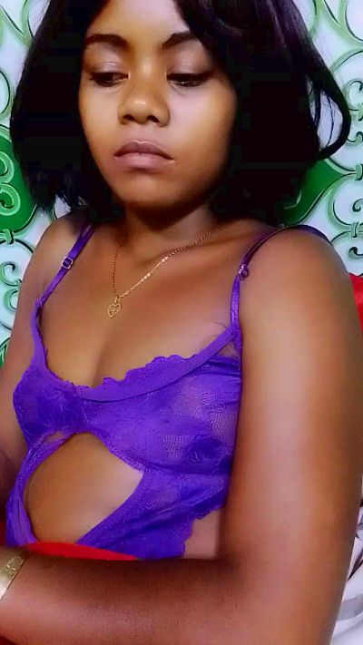ameline1 live cam on Cam4