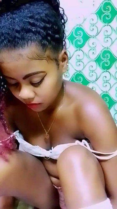 ameline1 live cam on Cam4