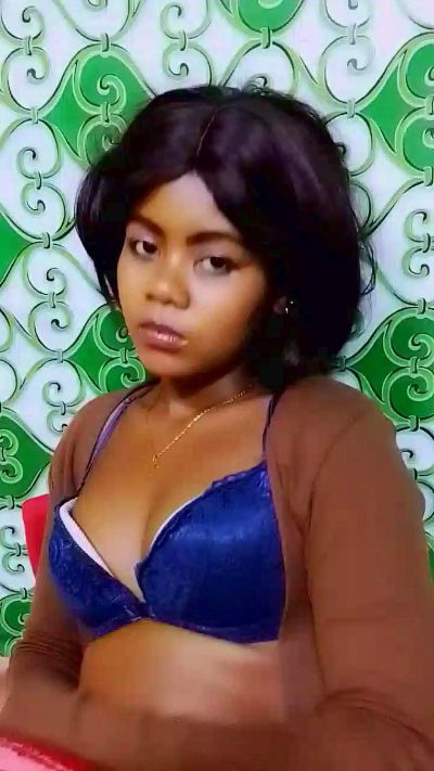 ameline1 live cam on Cam4