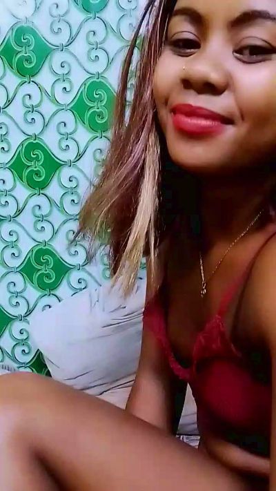 ameline1 live cam on Cam4