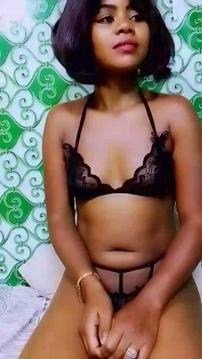 ameline1 live cam on Cam4