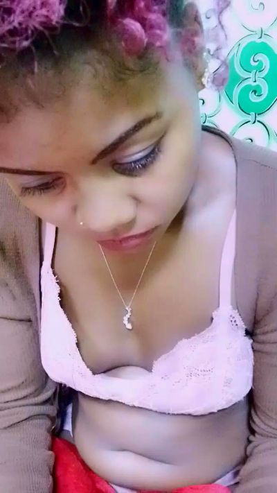 ameline1 live cam on Cam4