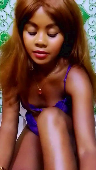 ameline1 live cam on Cam4