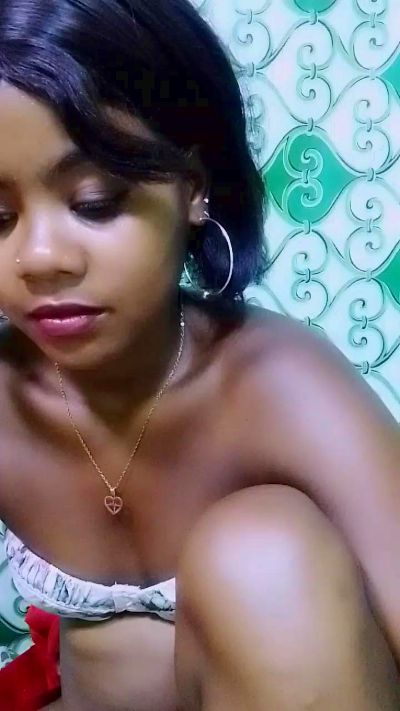 ameline1 live cam on Cam4