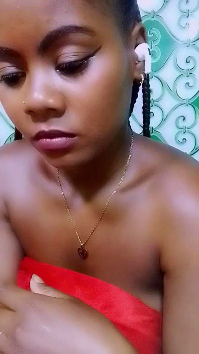 ameline1 live cam on Cam4