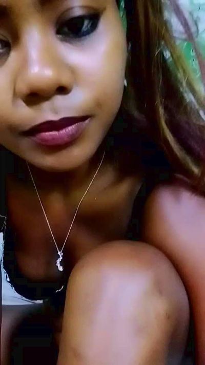 ameline1 live cam on Cam4