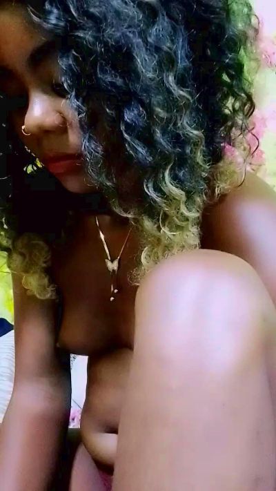 ameline1 live cam on Cam4