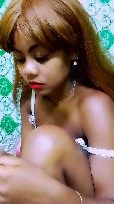 ameline1 live cam on Cam4