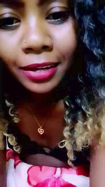 ameline1 live cam on Cam4