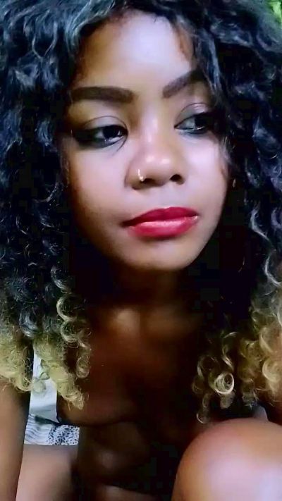 ameline1 live cam on Cam4